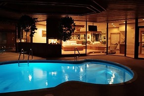 Sybaris Pool Suites Mequon
