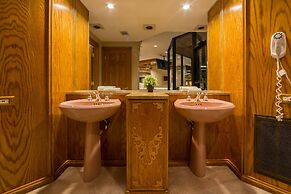Sybaris Pool Suites Mequon