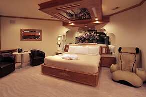 Sybaris Pool Suites Mequon