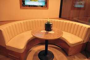 Sybaris Pool Suites Mequon