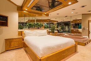 Sybaris Pool Suites Mequon