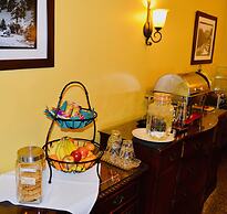 Glacier Guides Lodge