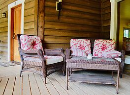 Glacier Guides Lodge