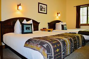 Glacier Guides Lodge