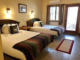 Glacier Guides Lodge