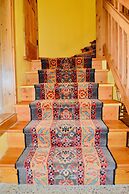 Glacier Guides Lodge