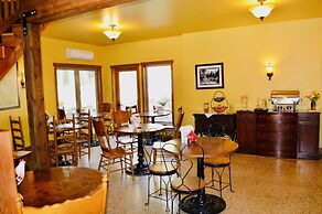 Glacier Guides Lodge