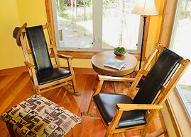 Glacier Guides Lodge