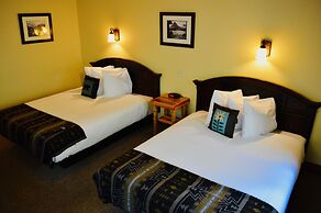 Glacier Guides Lodge