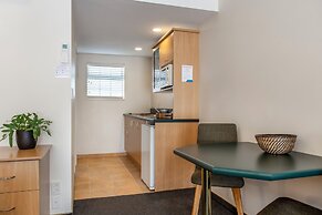 Greenlane Manor Motel