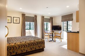 Greenlane Manor Motel