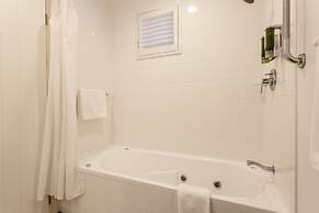 Greenlane Manor Motel