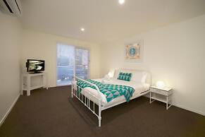 Boathouse Resort Studios & Suites