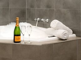 Boathouse Resort Studios & Suites