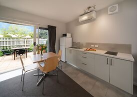 Boathouse Resort Studios & Suites