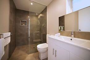 Boathouse Resort Studios & Suites