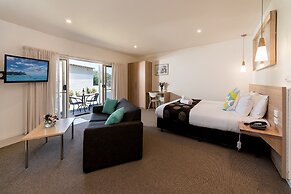 Boathouse Resort Studios & Suites