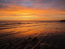 Boathouse Resort Studios & Suites