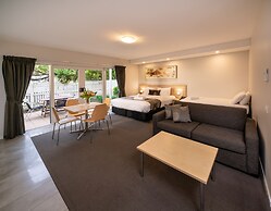 Boathouse Resort Studios & Suites