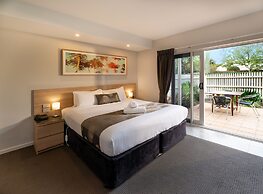 Boathouse Resort Studios & Suites