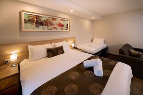 Boathouse Resort Studios & Suites