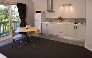 Boathouse Resort Studios & Suites