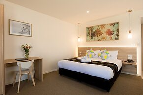 Boathouse Resort Studios & Suites