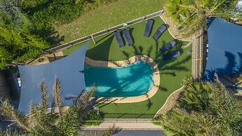 Boathouse Resort Studios & Suites