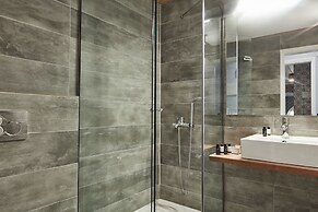 Angelina Aegina Boutique Escape