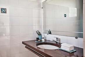 Angelina Aegina Boutique Escape