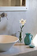 Angelina Aegina Boutique Escape