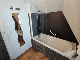 Hôtel Traiteur les Ormes, The Originals Relais