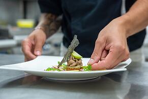 Hôtel Traiteur les Ormes, The Originals Relais