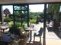 Hôtel Traiteur les Ormes, The Originals Relais