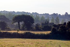 Hôtel Traiteur les Ormes, The Originals Relais