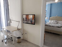 Seafront Studios & Apartments