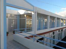 Seafront Studios & Apartments