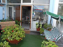 Seafront Studios & Apartments