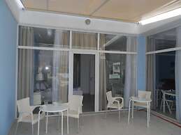 Seafront Studios & Apartments