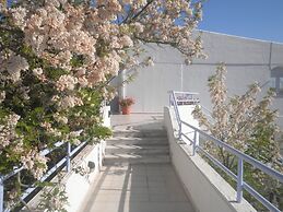 Seafront Studios & Apartments