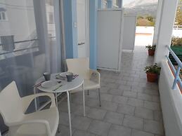 Seafront Studios & Apartments