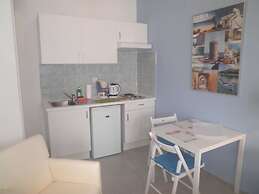 Seafront Studios & Apartments