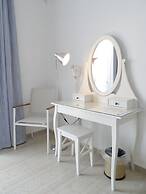 Seafront Studios & Apartments