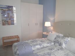 Seafront Studios & Apartments