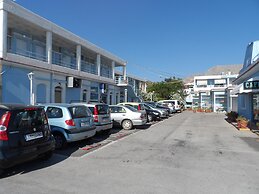 Seafront Studios & Apartments