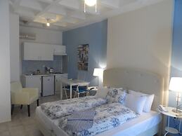 Seafront Studios & Apartments