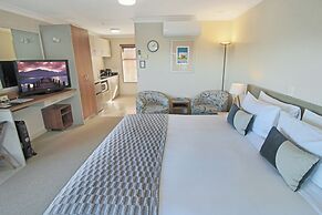 Whangaparaoa Lodge Motel
