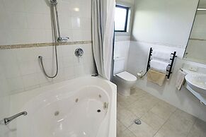 Whangaparaoa Lodge Motel
