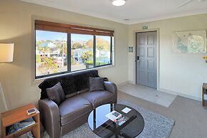 Whangaparaoa Lodge Motel