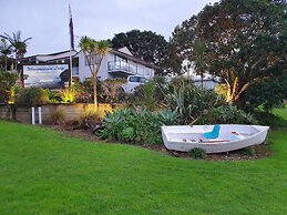 Whangaparaoa Lodge Motel